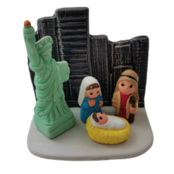 MINI CRECHE DU MONDE CERAMIQUE  NEW YORK 8X7CM