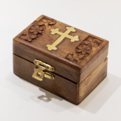 BOITE A CHAPELET EN BOIS AVEC CROIX 8X5X4CM BTE298