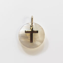CROIX ARGENT SUR NACRE 12MM PT