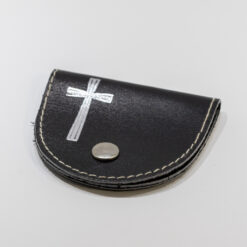 ETUI A CHAPELET CUIR NOIR AVEC CROIX 8X7 CM