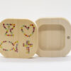 COFFRET A CHAPELET SYMBOLES CARRE EN BOIS 7X7CM S