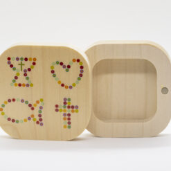 COFFRET A CHAPELET SYMBOLES CARRE EN BOIS 7X7CM S