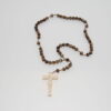 CHAPELET EN MARBRE MARRON/BEIGE SUR CORDE CROIX BOIS