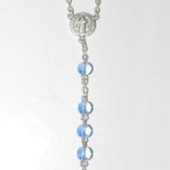 CHAPELET SAINT BENOIT EN VERRE GRAIN ROND 6MM BLEU CIEL